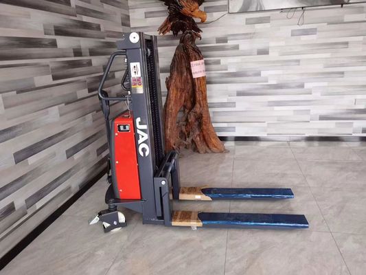 De voetganger spreekt zich niet uit over Semi Elektrische Palletstapelaar 1500kg 1.5T CDD15B